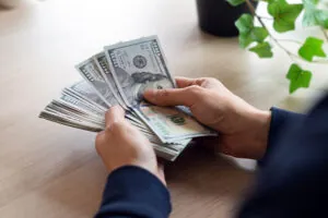 如果我能給您的企業一位好客戶，您會願意支付多少錢呢？